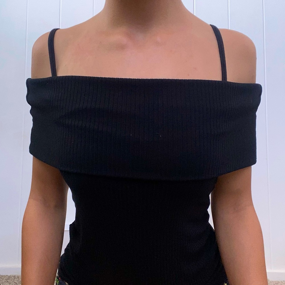 2 for 1 Chic off-the-shoulder ribbed top.